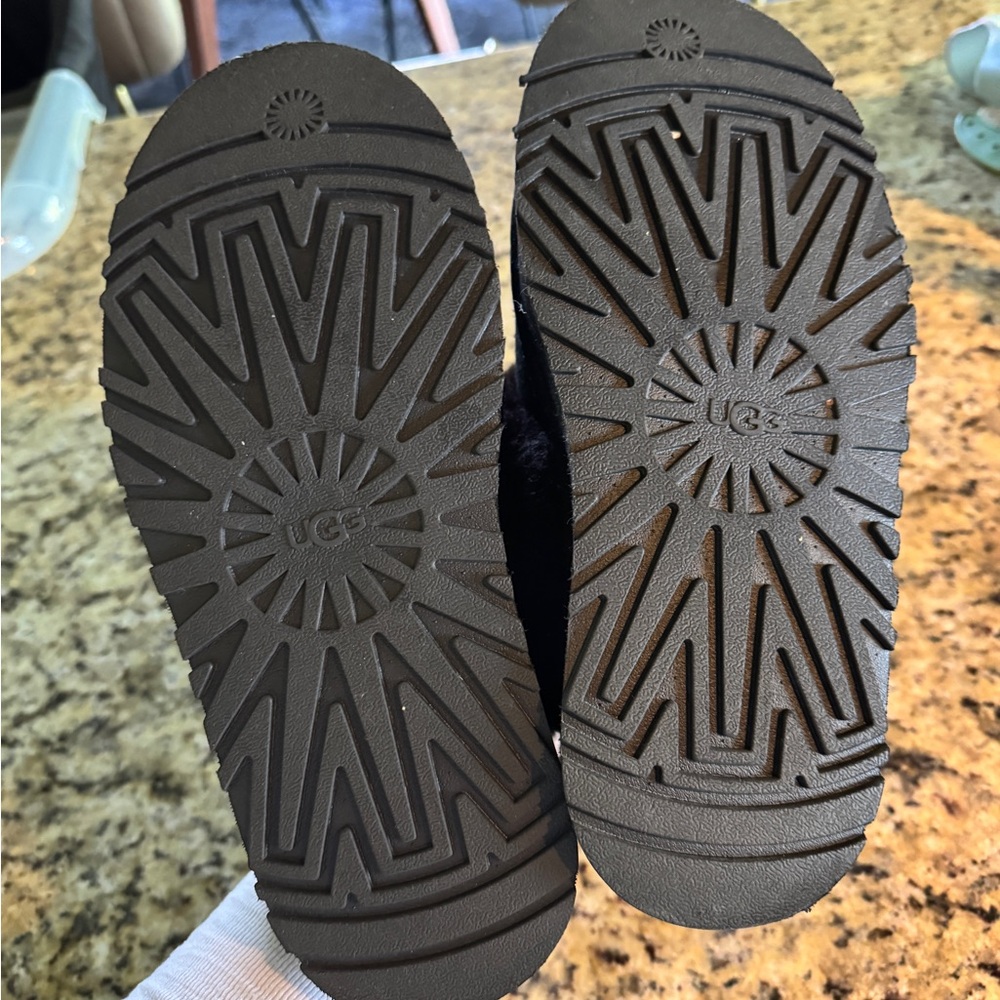 UGG Funkette Slippers - Picture 4 of 7